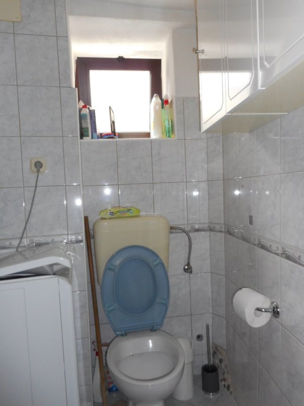 Menší rodinný dům (přízemí + první patro) vhodné k bydlení + garáž 24m2. - Image 3