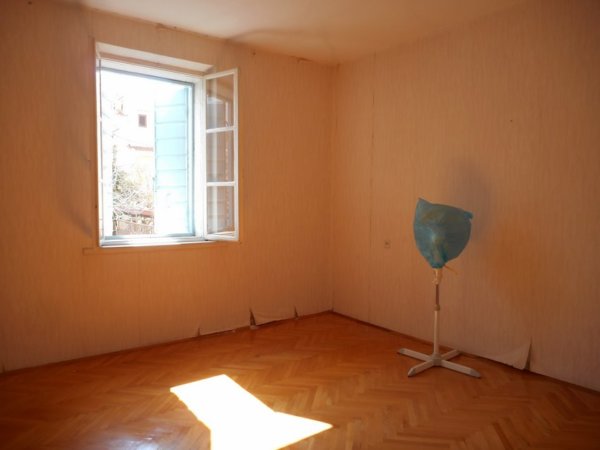 Větší rodinný dům, pro rekonstrukci, 111m2, zahrada 106m2 - Image 17