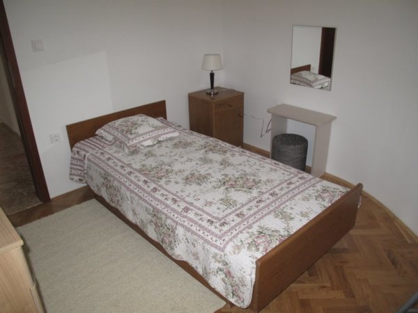 Zrekonstruovaná vila s obytnou plochou 400m2, 3 patra se 4 byty. - Image 10