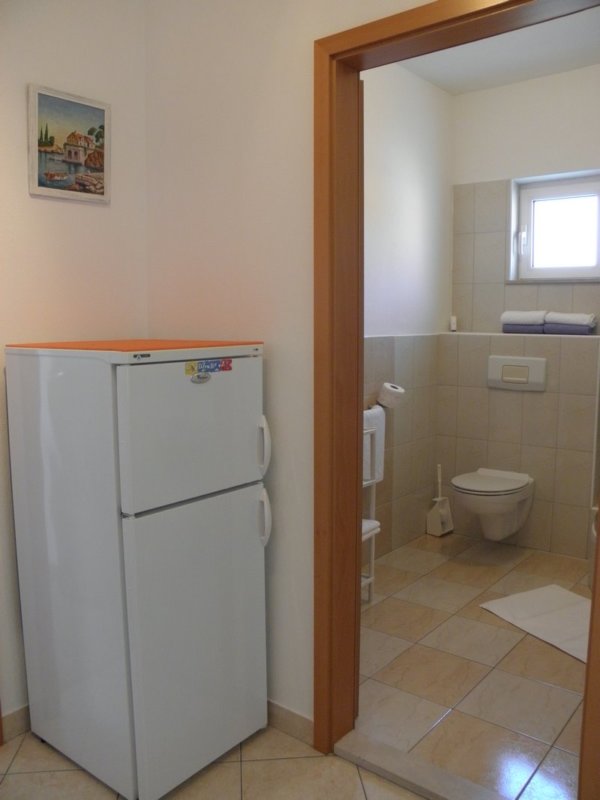 Luxusní, samostatně stojící vila apartmánového typu 4* + bazénem a vířivkou - Image 2