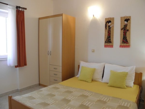 Luxusní, samostatně stojící vila apartmánového typu 4* + bazénem a vířivkou - Image 24