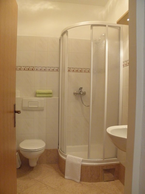 Luxusní, samostatně stojící vila apartmánového typu 4* + bazénem a vířivkou - Image 25