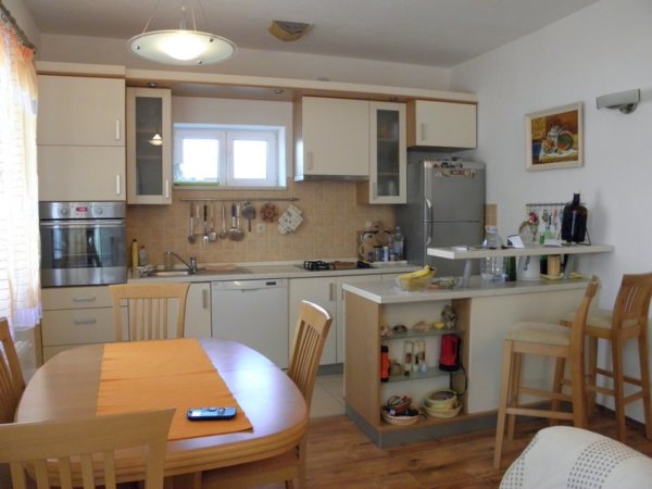 Luxusní, samostatně stojící vila apartmánového typu 4* + bazénem a vířivkou - Image 27