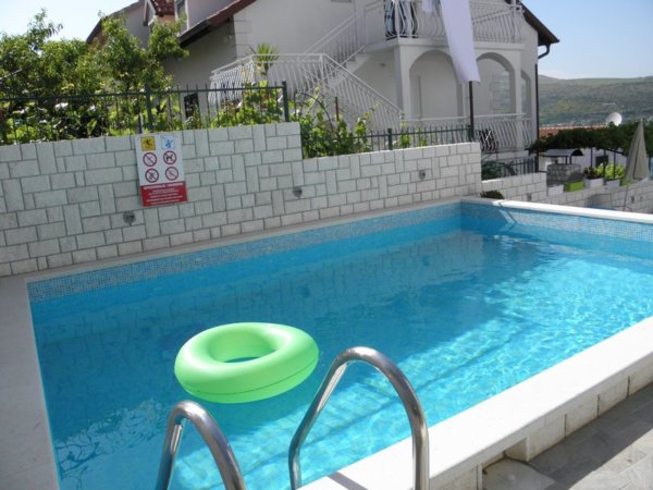 Luxusní, samostatně stojící vila apartmánového typu 4* + bazénem a vířivkou - Image 36